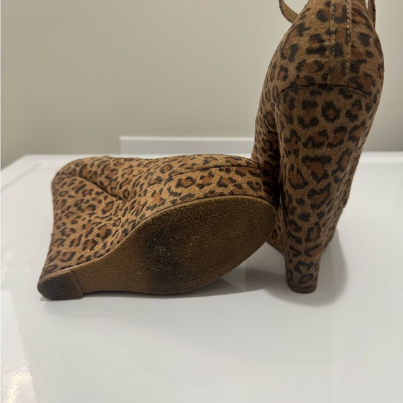 Leopard wedge heels for sale! - Picture 5 of 5